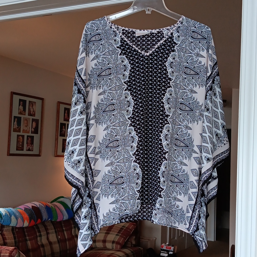 V neck top in bandana print